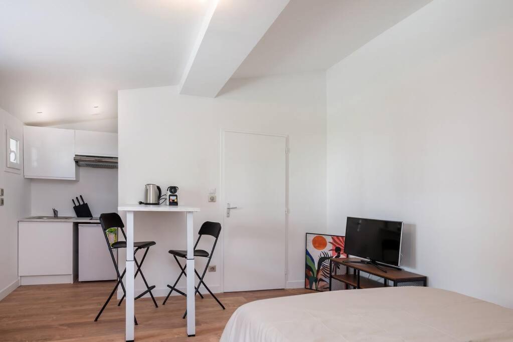 Lumignons Lyonnais - Doua Apartment Villeurbanne Ngoại thất bức ảnh